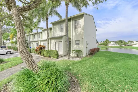885 Crystal Lake Dr #885, Pompano Beach, FL 33064
