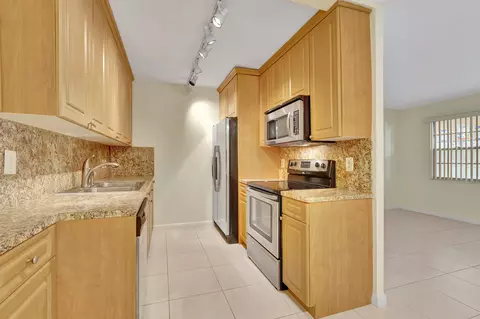 1091 Wolverton E, Boca Raton, FL 33434 photo 2