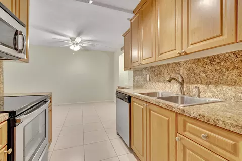 1091 Wolverton E, Boca Raton, FL 33434 photo 5