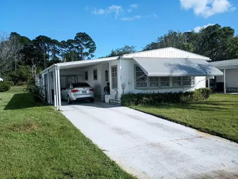 207 Camino Del Rio, Port Saint Lucie, FL 34952