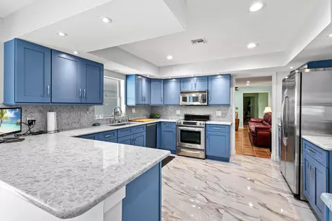 4284 SE Fairway E, Stuart, FL 34997 photo 2