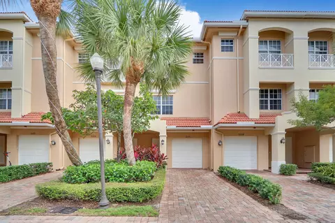 5106 Artesa Way W, Palm Beach Gardens, FL 33418