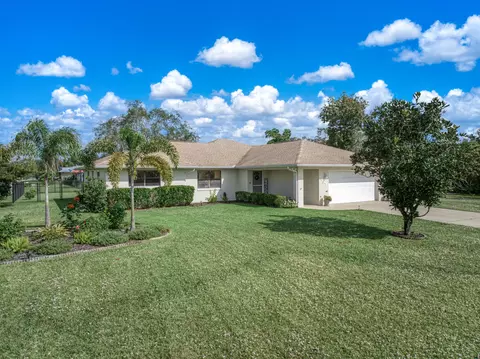 137 Grape Rd NW, Lake Placid, FL 33852