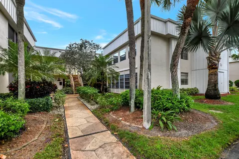 131 Capri C, Delray Beach, FL 33484 photo 2