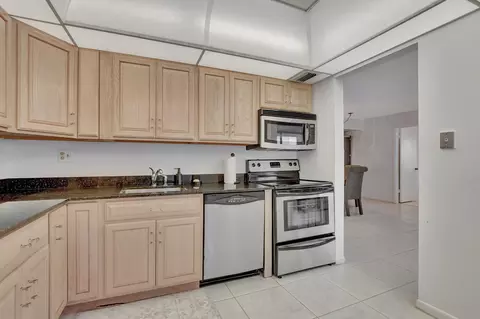 131 Capri C, Delray Beach, FL 33484 photo 10