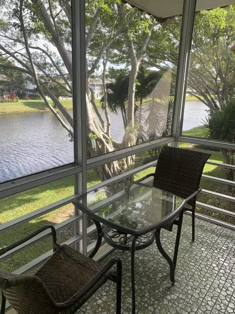 202 Oxford 100, West Palm Beach, FL 33417