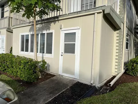 165 Monaco D, Delray Beach, FL 33446 photo 2