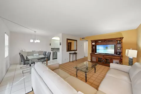 2043 Guildford C, Boca Raton, FL 33434