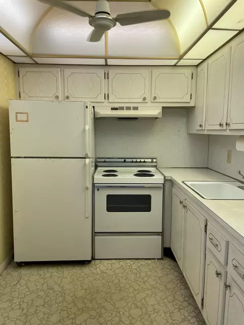 71 Canterbury C, West Palm Beach, FL 33417