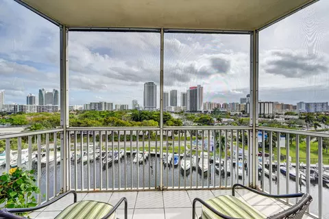 200 Diplomat Pkwy #826, Hallandale Beach, FL 33009
