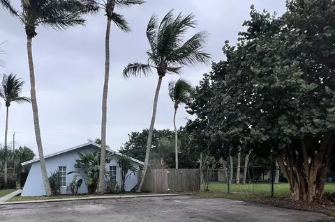 9287 Sunrise Dr, Palm Beach Gardens, FL 33403