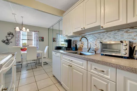 3002 Cornwall A, Boca Raton, FL 33434 photo 11