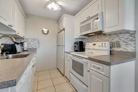 3002 Cornwall A, Boca Raton, FL 33434 photo 10