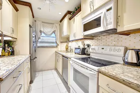 1105 Circle Ter W #A, Delray Beach, FL 33445