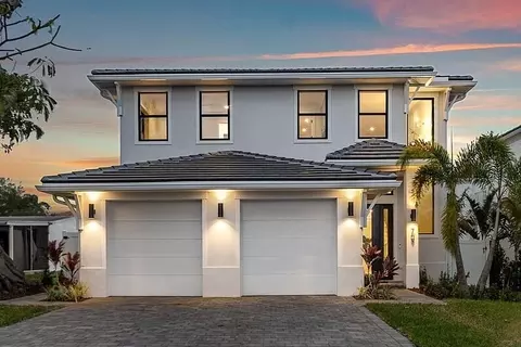 709 N Lake Ave, Delray Beach, FL 33483