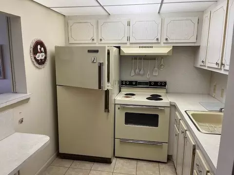 174 Suffolk E #174, Boca Raton, FL 33434 photo 4