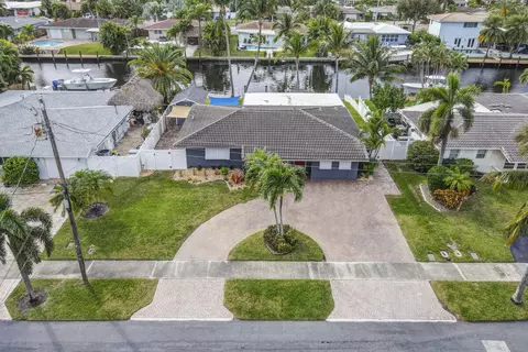 249 SE 3rd Ter, Pompano Beach, FL 33060 photo 2