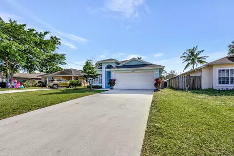 6746 3rd St, Jupiter, FL 33458 photo 2