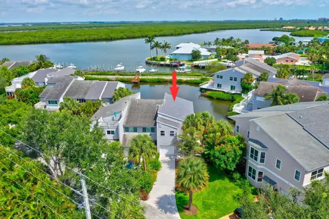 2460 Harbour Cove Dr, Hutchinson Island, FL 34949