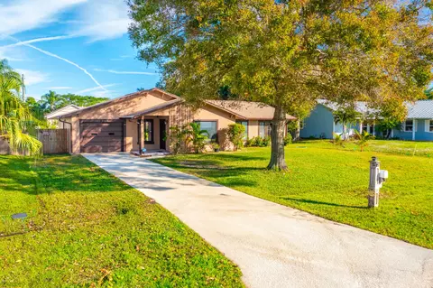 121 SW Langfield Ave, Port Saint Lucie, FL 34984