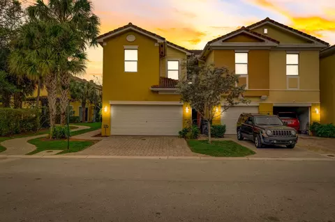 818 Pipers Cay Dr, West Palm Beach, FL 33415