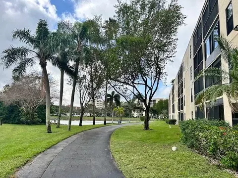 7270 Ashford Pl #202, Delray Beach, FL 33446