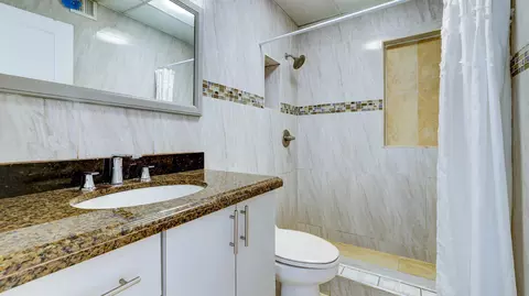1421 E 9th Ct, Hialeah, FL 33010 photo 33