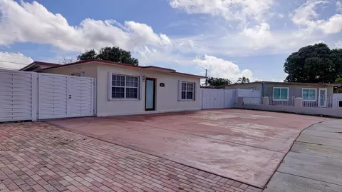 1421 E 9th Ct, Hialeah, FL 33010 photo 9