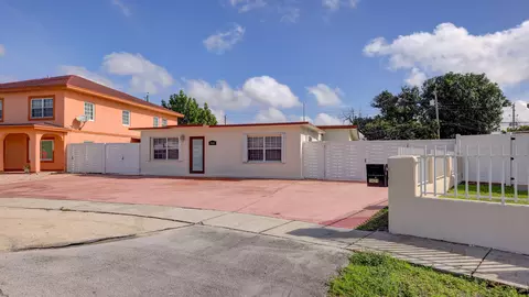 1421 E 9th Ct, Hialeah, FL 33010 photo 2