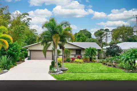 662 SE Portage Ave, Port Saint Lucie, FL 34984
