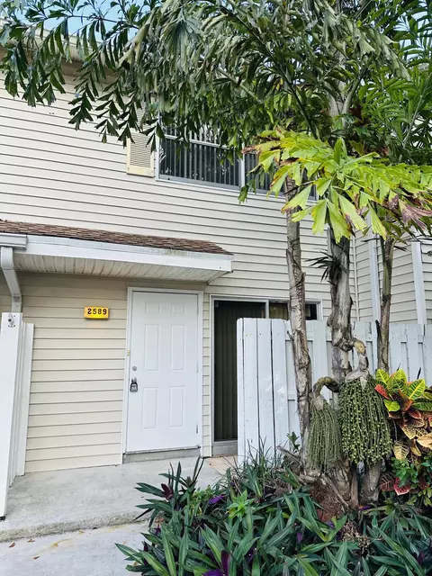 2589 NE 15th St, Pompano Beach, FL 33062
