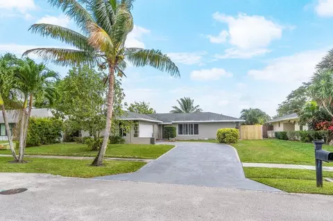 208 Lochmore Rd, Riviera Beach, FL 33407