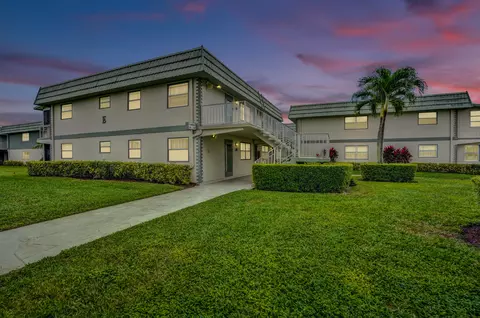 230 Flanders E, Delray Beach, FL 33484