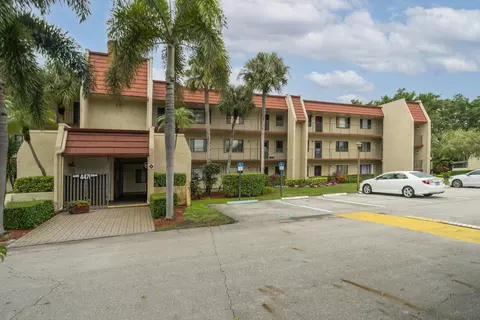 4471 Luxemburg Ct #207, Lake Worth, FL 33467