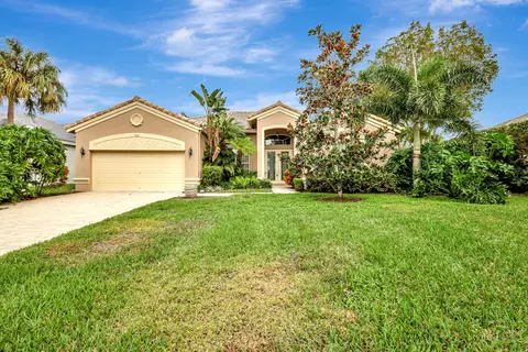 9507 Bergamo St, Lake Worth, FL 33467