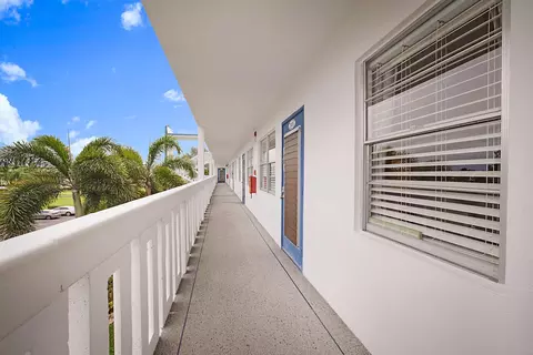 3085 Exeter E, Boca Raton, FL 33434 photo 2