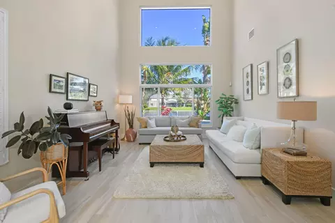 264 Starling Ln N, Jupiter, FL 33458