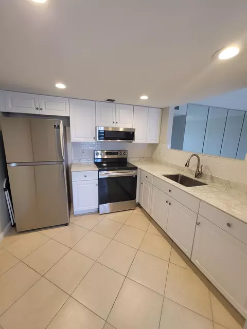 372 Wellington J, West Palm Beach, FL 33417