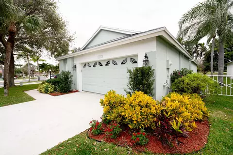 6172 Lansdowne Cir, Boynton Beach, FL 33472