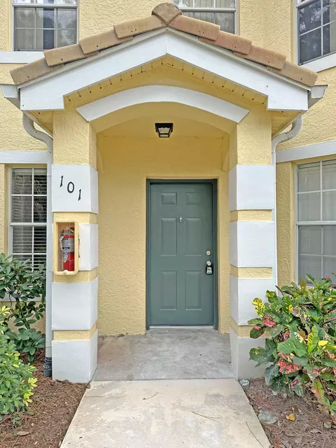 104 SW Peacock Blvd #3-101, Port Saint Lucie, FL 34986