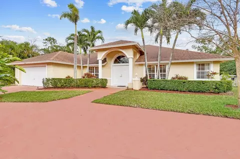 15728 81st Ter N, Palm Beach Gardens, FL 33418