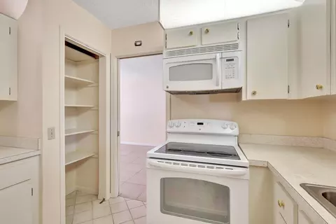 21 W Riverside Dr, Jupiter, FL 33469 photo 14