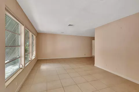 21 W Riverside Dr, Jupiter, FL 33469 photo 5