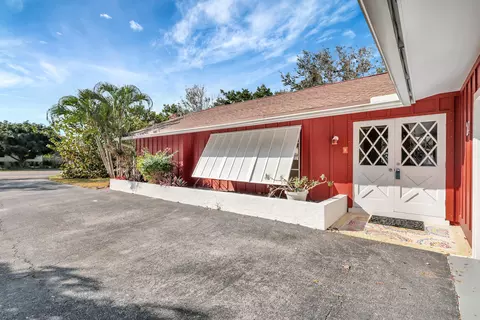 21 W Riverside Dr, Jupiter, FL 33469 photo 2