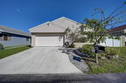 3 E Chesterfield Dr, Boynton Beach, FL 33426