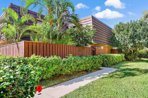2018 20th Ct, Jupiter, FL 33477 photo 2