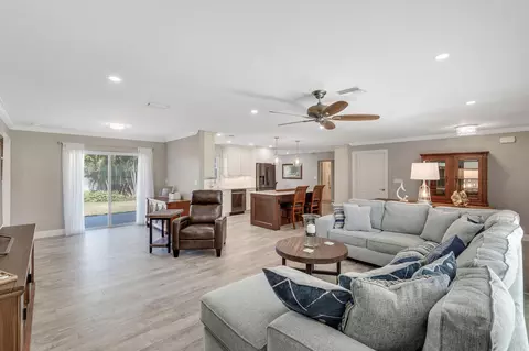 1 Chapel Cir, Tequesta, FL 33469 photo 12