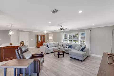 1 Chapel Cir, Tequesta, FL 33469 photo 11