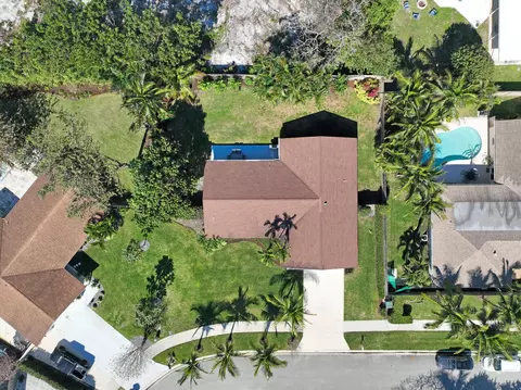 1 Chapel Cir, Tequesta, FL 33469 photo 4