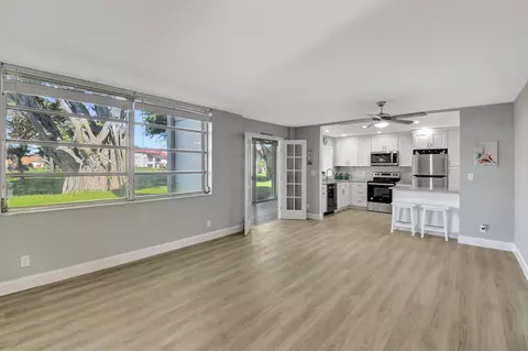 17 Willowbrook Ln #104, Delray Beach, FL 33446